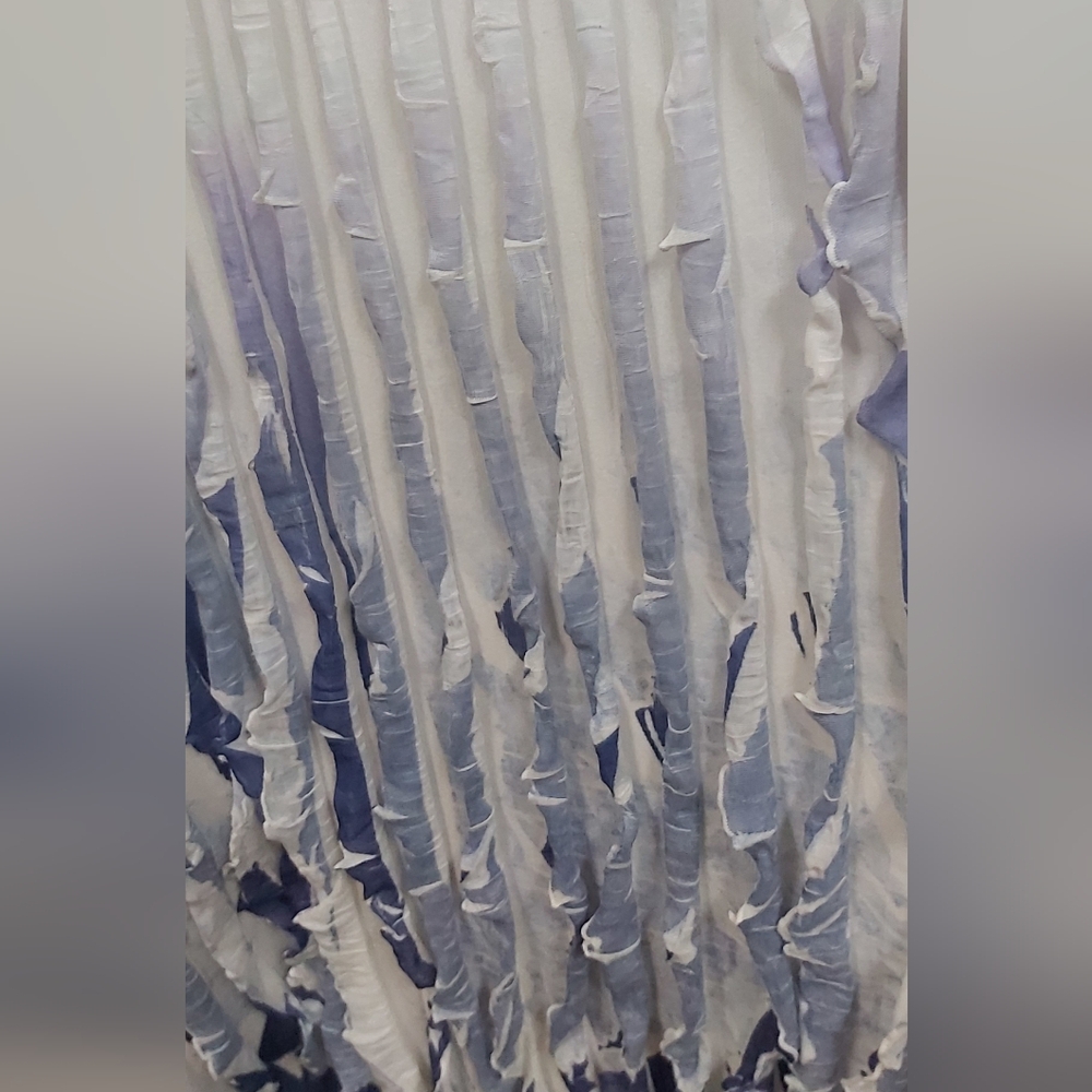 Cubism Ruffle Ombre Top - Picture 6 of 11